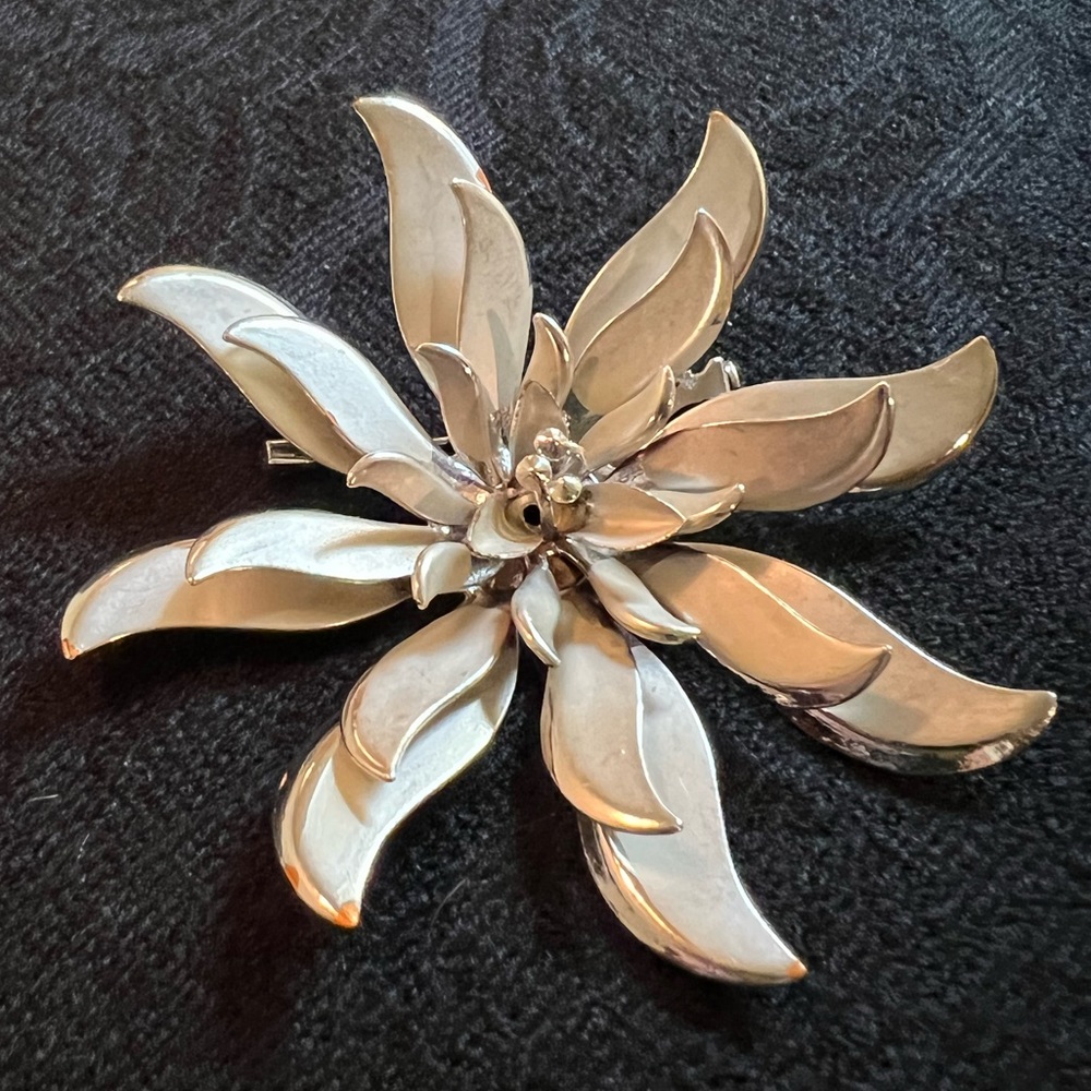 Vintage Silver Tone Multi Layered Flower Petal Brooch Scarf Dress Pin Large 3”